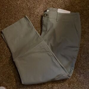 LOFT. NEW GREEN PANTS. SIZE 14. “THE SLIM”. TWO FRONT POCKETS. BELT LOOPS. NWT